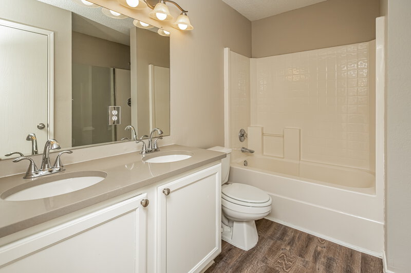 2,035/Mo, 1616 Deerwood Dr Rockwall, TX 75032 Main Bathroom View