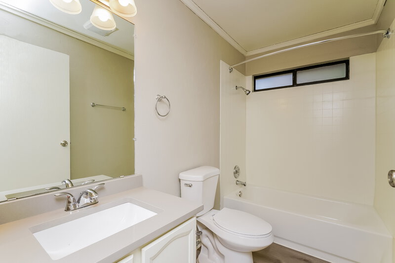 0/Mo, 411 Creekmeadow Ln Lewisville, TX 75067 Bathroom View