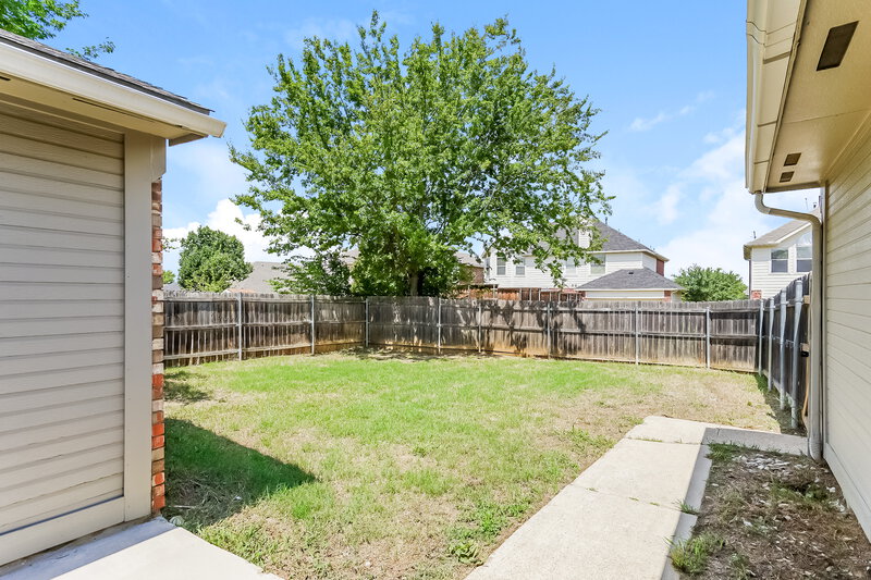 0/Mo, 411 Creekmeadow Ln Lewisville, TX 75067 Rear View