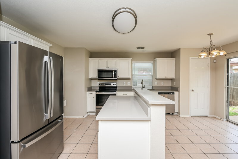 2,180/Mo, 10108 Chapel Oak Trail Fort Worth, TX 76116 Kitchen View