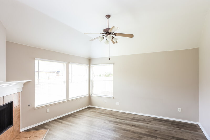 2,245/Mo, 9113 Nightingale Dr Fort Worth, TX 76123 Living Room View