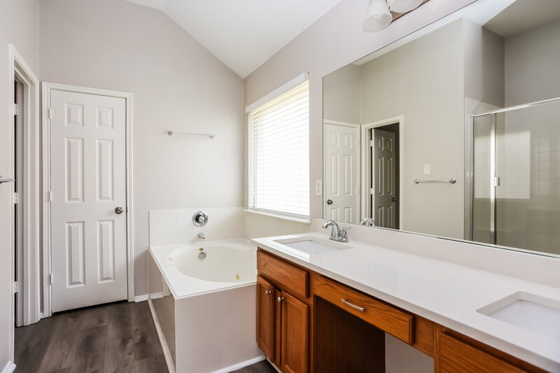 2,245/Mo, 9113 Nightingale Dr Fort Worth, TX 76123 Main Bathroom View