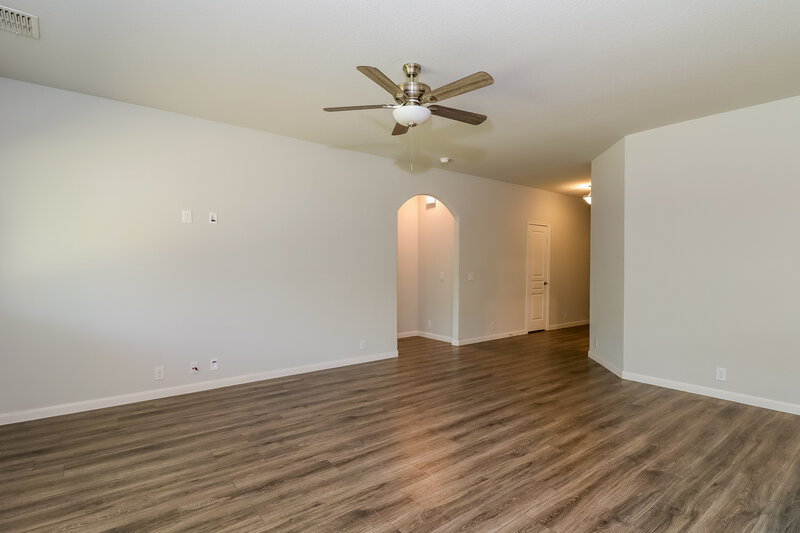 2,540/Mo, 816 Cloverwood Dr Crowley, TX 76036 Living Room View 2