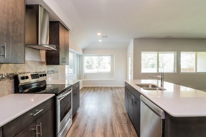 2,540/Mo, 816 Cloverwood Dr Crowley, TX 76036 Kitchen View 2