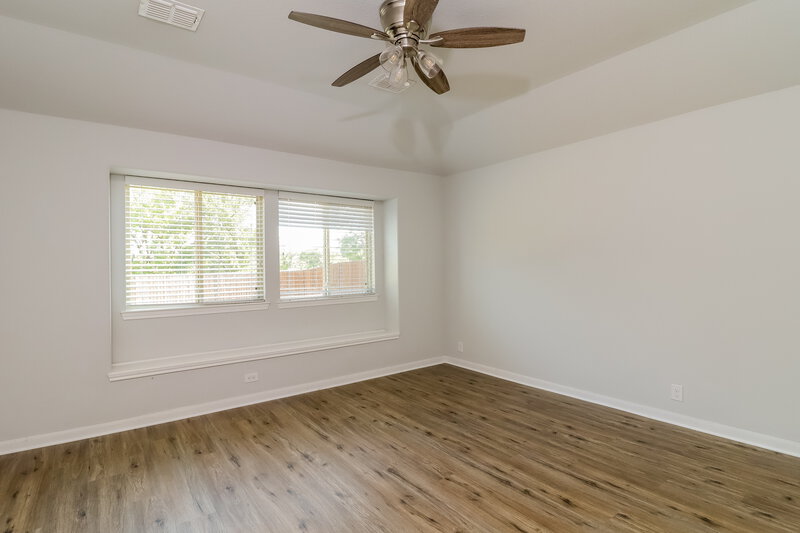 2,540/Mo, 816 Cloverwood Dr Crowley, TX 76036 Main Bedroom View