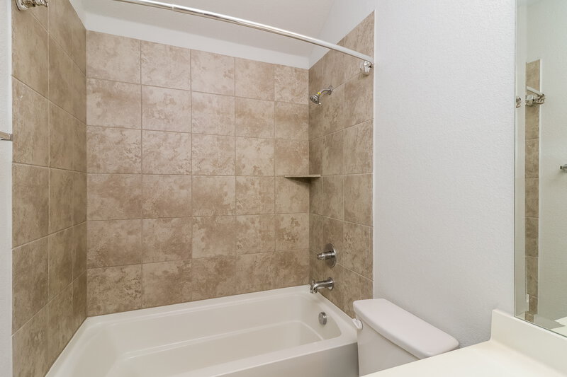 2,540/Mo, 816 Cloverwood Dr Crowley, TX 76036 Bathroom View