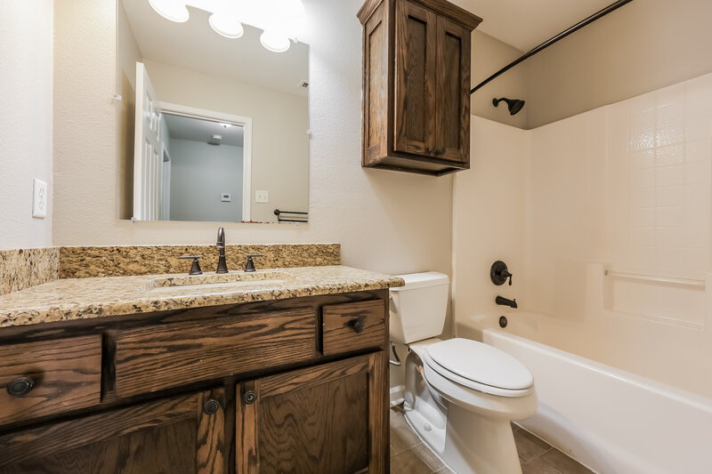 2,110/Mo, 1300 Maple Terrace Dr Mansfield, TX 76063 Bathroom View