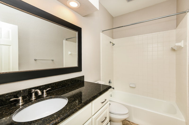 2,400/Mo, 5700 Acapulco Dr North Richland Hills, TX 76180 Bathroom View