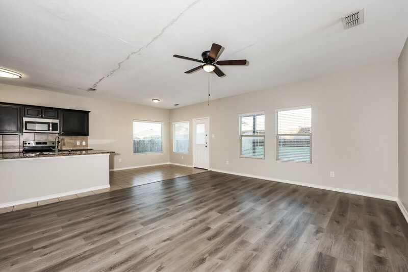 2,160/Mo, 316 Cameron Hill Pt Fort Worth, TX 76134 Living Room View 4