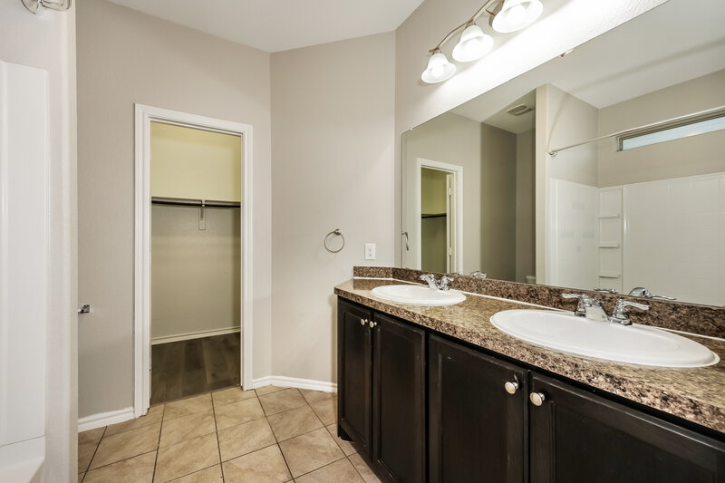 2,160/Mo, 316 Cameron Hill Pt Fort Worth, TX 76134 Main Bathroom View