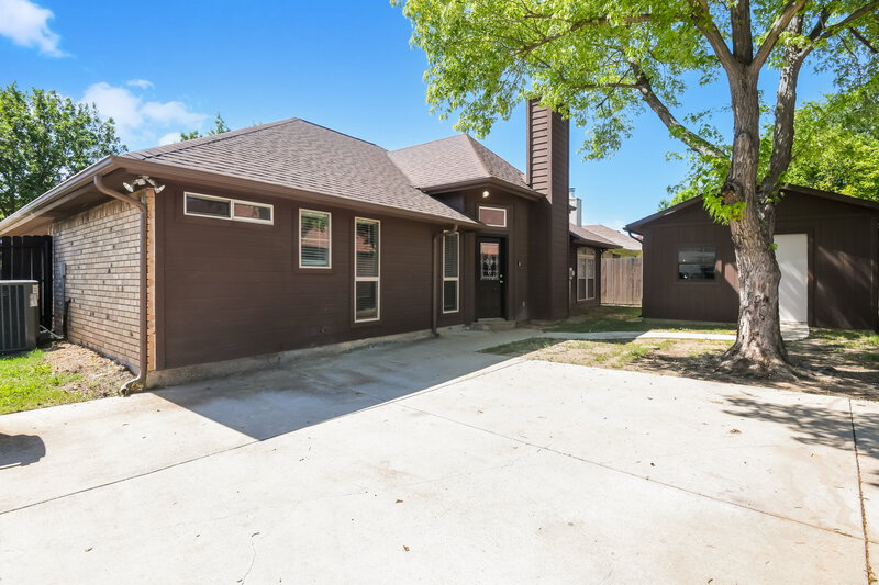 2,210/Mo, 5900 Ravenya St Fort Worth, TX 76179 Rear View