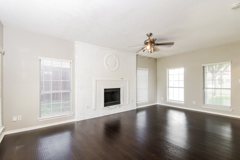 2,460/Mo, 6737 Moss Ln North Richland Hills, TX 76182 Living Room View 2