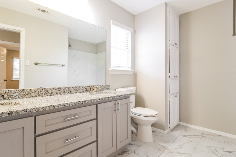 2,460/Mo, 6737 Moss Ln North Richland Hills, TX 76182 Bathroom View 2