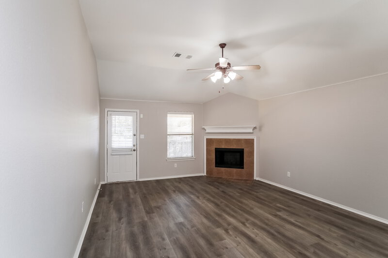 1,900/Mo, 1420 Eufemia Dr Denton, TX 76207 Living Room View 2