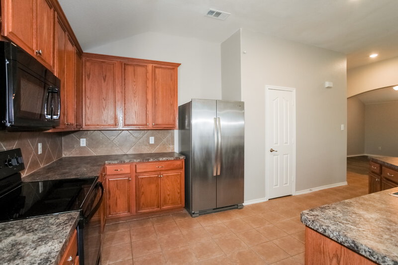 1,900/Mo, 1420 Eufemia Dr Denton, TX 76207 Kitchen View