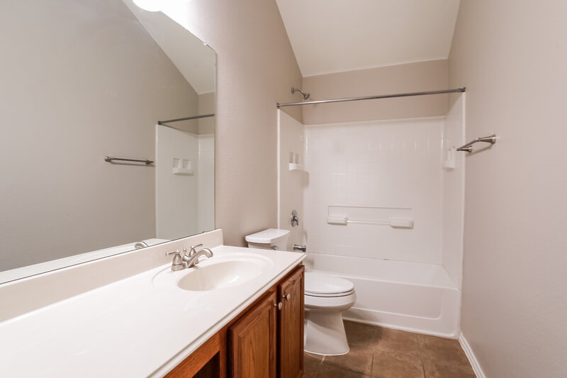 1,900/Mo, 1420 Eufemia Dr Denton, TX 76207 Bathroom View