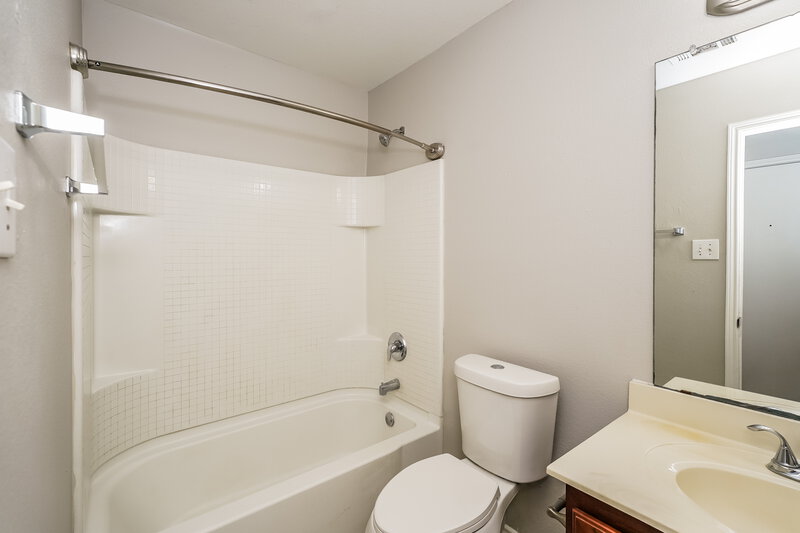 1,995/Mo, 8505 Shallow Creek Dr Fort Worth, TX 76179 Bathroom View