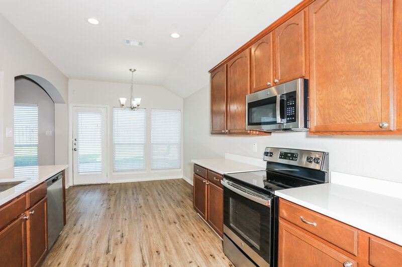 2,015/Mo, 1225 Camden Yard Dr Burleson, TX 76028 Kitchen View