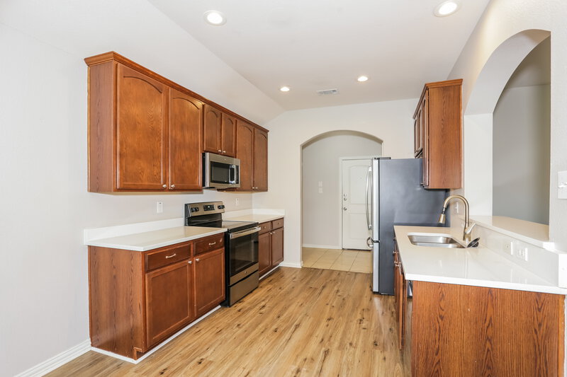 2,015/Mo, 1225 Camden Yard Dr Burleson, TX 76028 Kitchen View 2