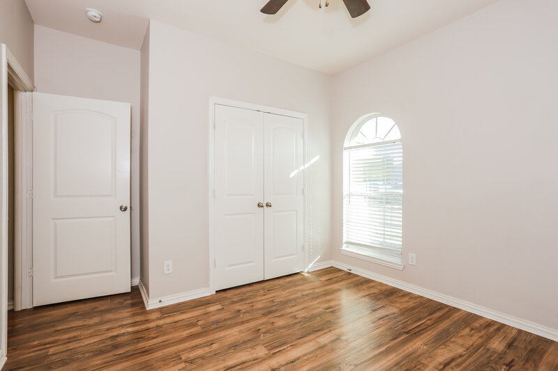 2,015/Mo, 1225 Camden Yard Dr Burleson, TX 76028 Bedroom View