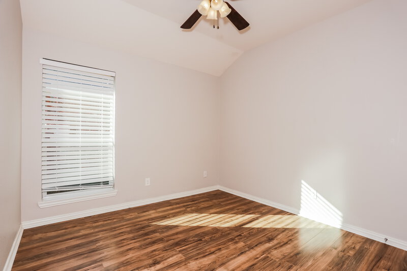 2,015/Mo, 1225 Camden Yard Dr Burleson, TX 76028 Bedroom View 2