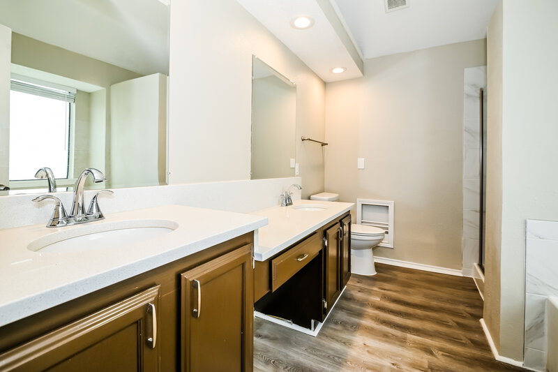 2,375/Mo, 2508 Widgeon Way Mesquite, TX 75181 Main Bathroom View
