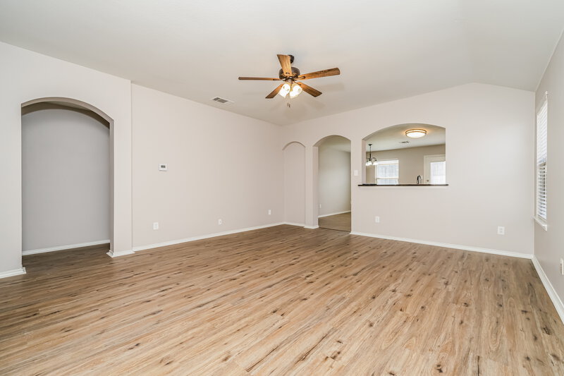 2,400/Mo, 2128 Forest Meadow Dr Princeton, TX 75407 Living Room View 3