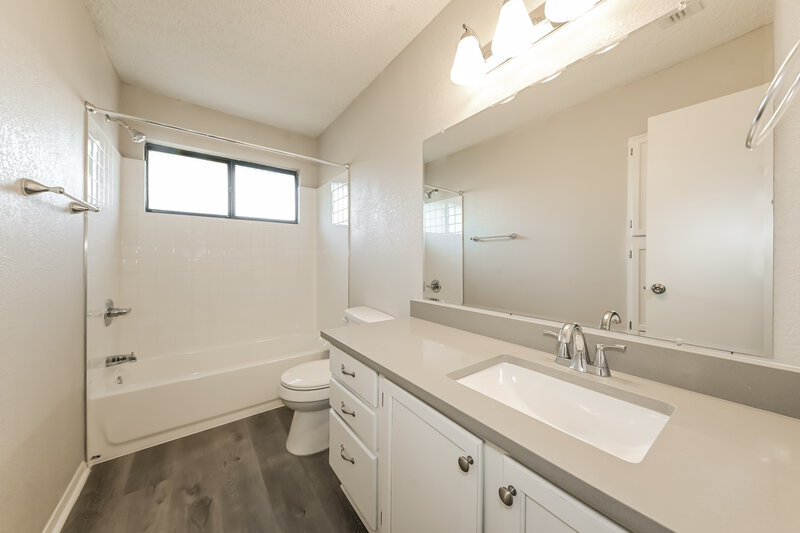 2,500/Mo, 4110 Briton Ct Grand Prairie, TX 75052 Bathroom View