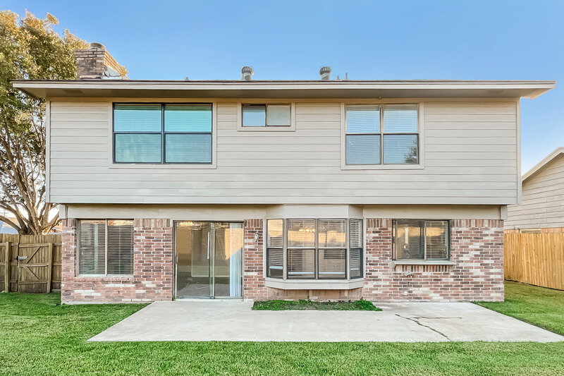 2,500/Mo, 4110 Briton Ct Grand Prairie, TX 75052 Rear View