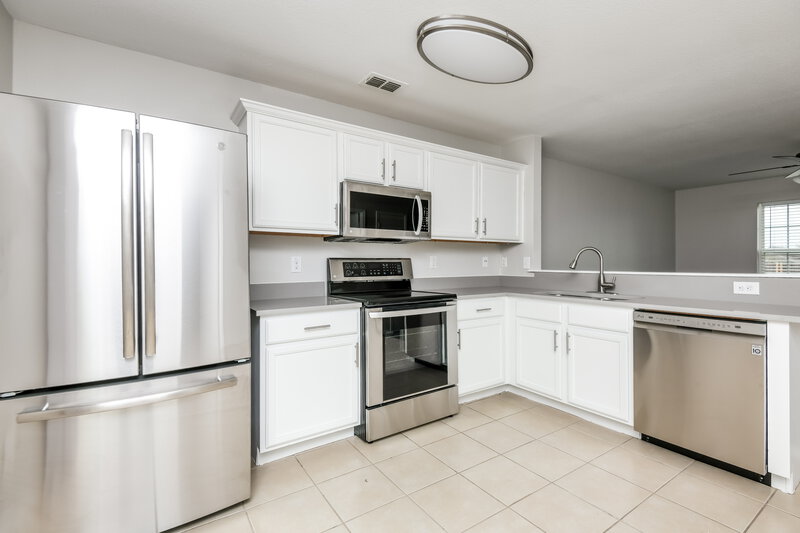 2,075/Mo, 3140 Middleview Rd Fort Worth, TX 76108 Kitchen View 3