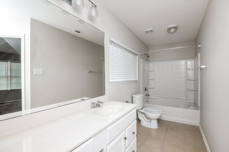 2,075/Mo, 3140 Middleview Rd Fort Worth, TX 76108 Main Bathroom View