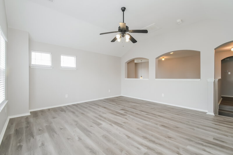 3,035/Mo, 8103 Guadalupe Rd Arlington, TX 76002 Living Room View 2