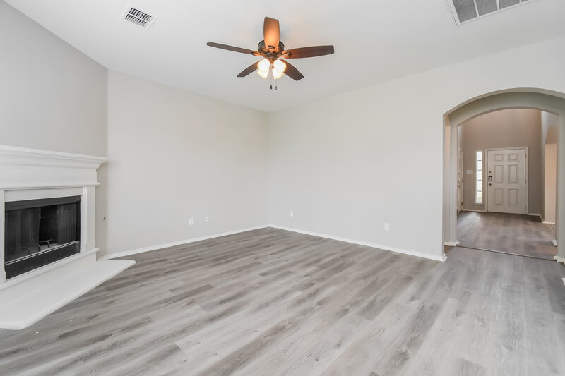 3,035/Mo, 8103 Guadalupe Rd Arlington, TX 76002 Living Room View 3