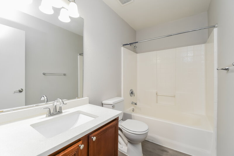 3,035/Mo, 8103 Guadalupe Rd Arlington, TX 76002 Bathroom View