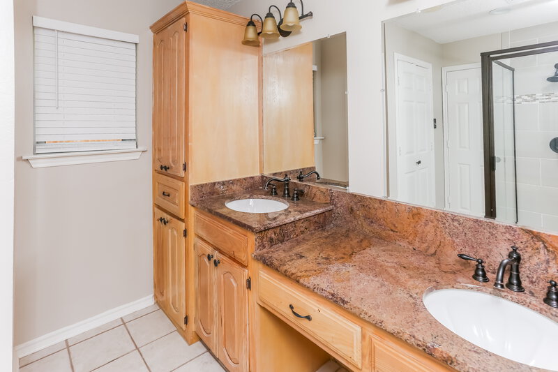 2,305/Mo, 307 Southlake Dr Forney, TX 75126 Main Bathroom View