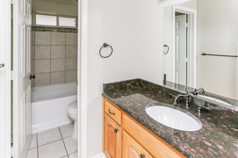 2,305/Mo, 307 Southlake Dr Forney, TX 75126 Bathroom View