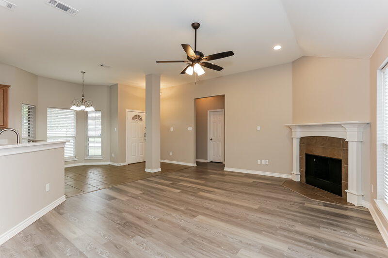 2,205/Mo, 417 Mara Ln Red Oak, TX 75154 Living Room View 2