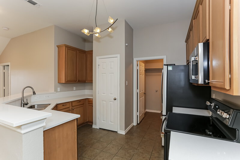 2,205/Mo, 417 Mara Ln Red Oak, TX 75154 Kitchen View