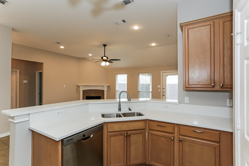 2,205/Mo, 417 Mara Ln Red Oak, TX 75154 Kitchen View 3