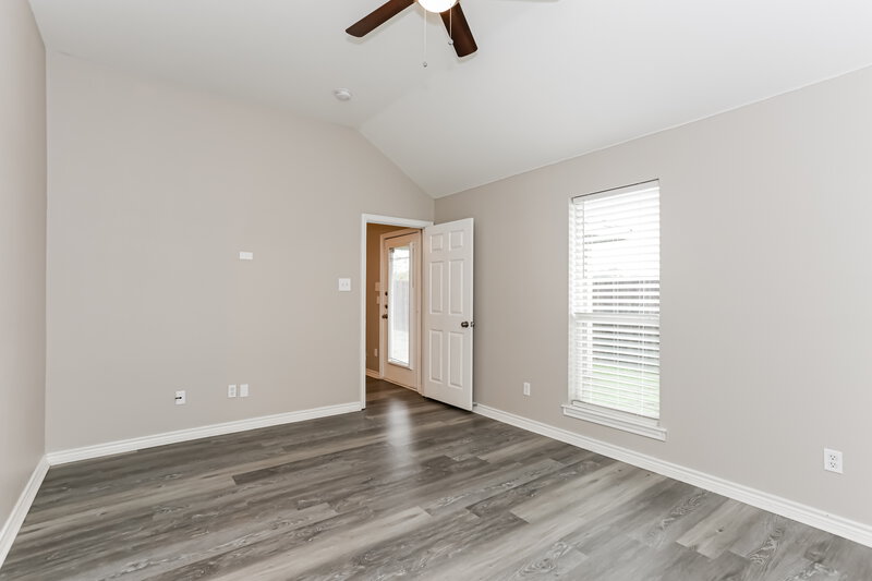 2,205/Mo, 417 Mara Ln Red Oak, TX 75154 Main Bedroom View 2