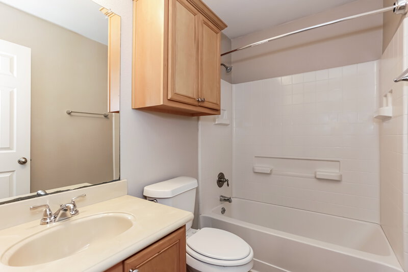 2,205/Mo, 417 Mara Ln Red Oak, TX 75154 Bathroom View
