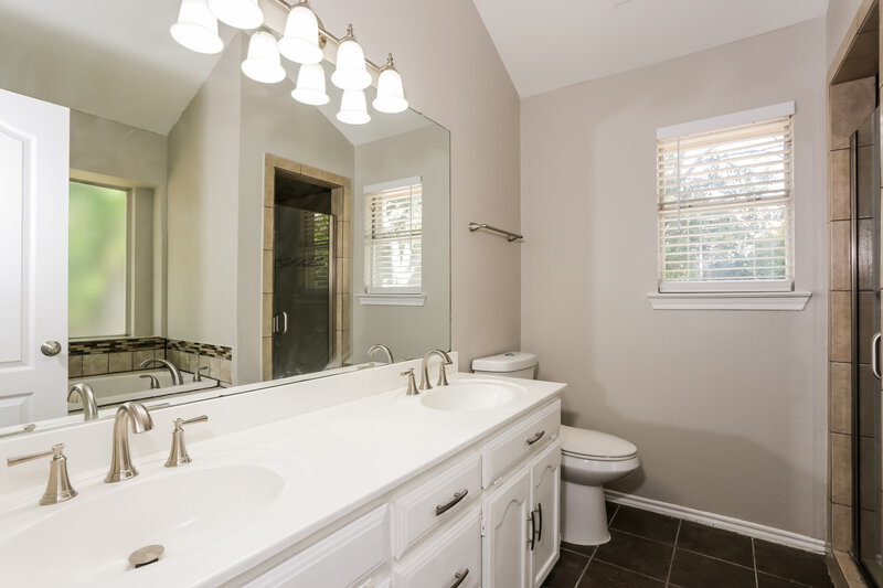 2,095/Mo, 6841 Black Wing Dr Fort Worth, TX 76137 Main Bathroom View
