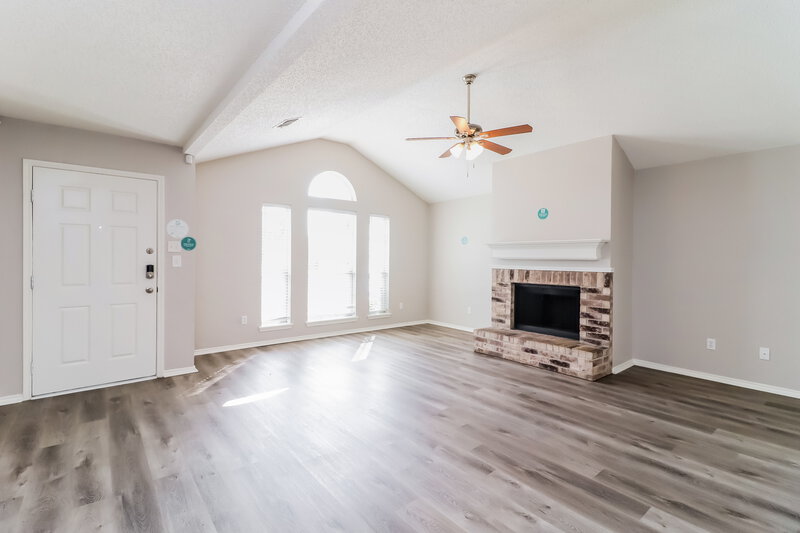 2,150/Mo, 5616 Colebrook Trail Arlington, TX 76017 Living Room View