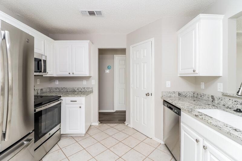 2,150/Mo, 5616 Colebrook Trail Arlington, TX 76017 Kitchen View