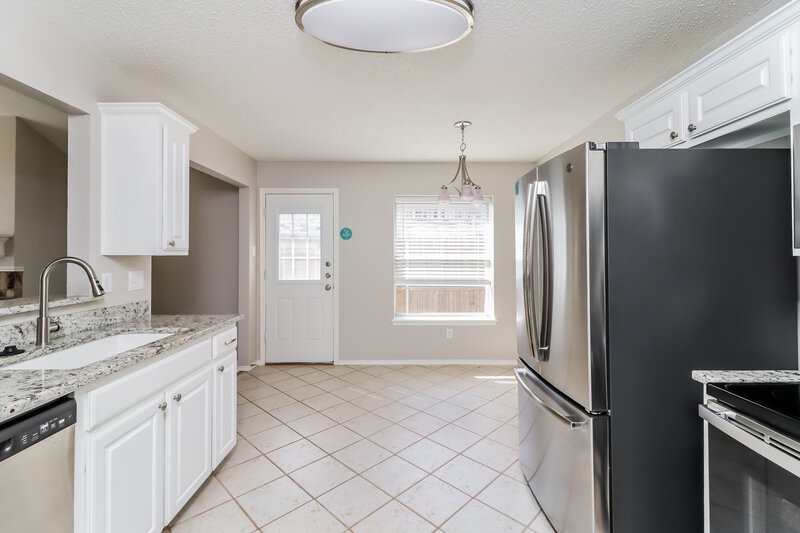 2,150/Mo, 5616 Colebrook Trail Arlington, TX 76017 Kitchen View 2