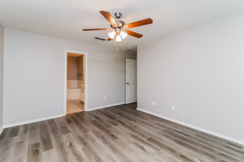 2,150/Mo, 5616 Colebrook Trail Arlington, TX 76017 Main Bedroom View 2