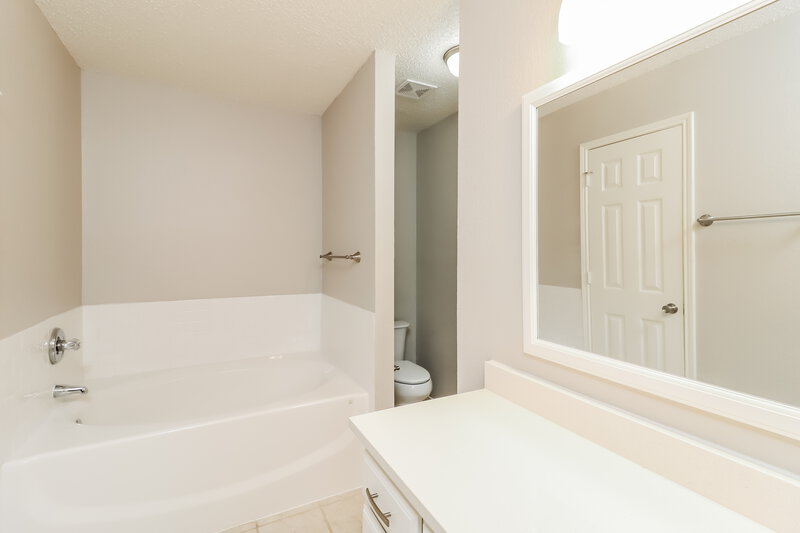 2,150/Mo, 5616 Colebrook Trail Arlington, TX 76017 Bathroom View