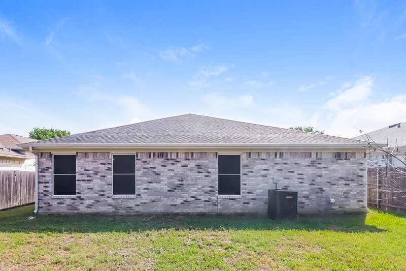 2,150/Mo, 5616 Colebrook Trail Arlington, TX 76017 Rear View