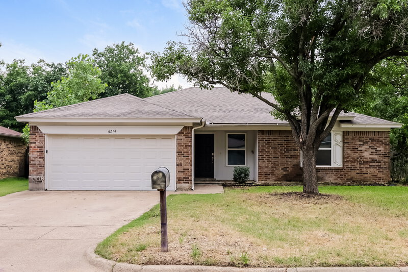 2,010/Mo, 6214 Big Springs Dr Arlington, TX 76001 External View