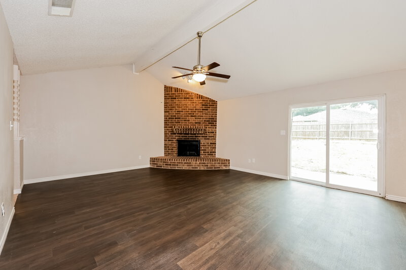 2,010/Mo, 6214 Big Springs Dr Arlington, TX 76001 Living Room View